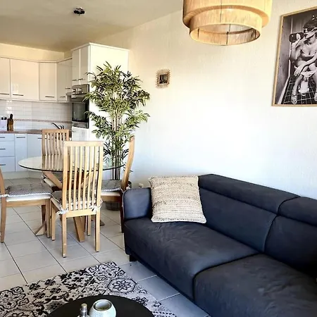 Hb Aan Zee * Фрежюс