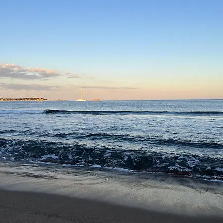 Hb Aan Zee Фрежюс