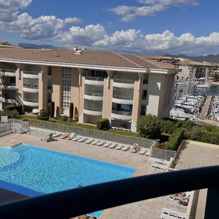 Hb Aan Zee * Фрежюс